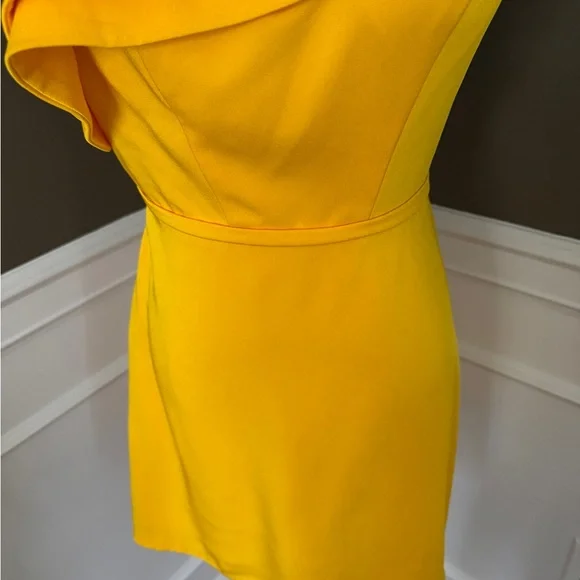 Mac Duggal Ine Shoulder Ruffle Dress in Lemon. Size 0. NWT. - Picture 4 of 7